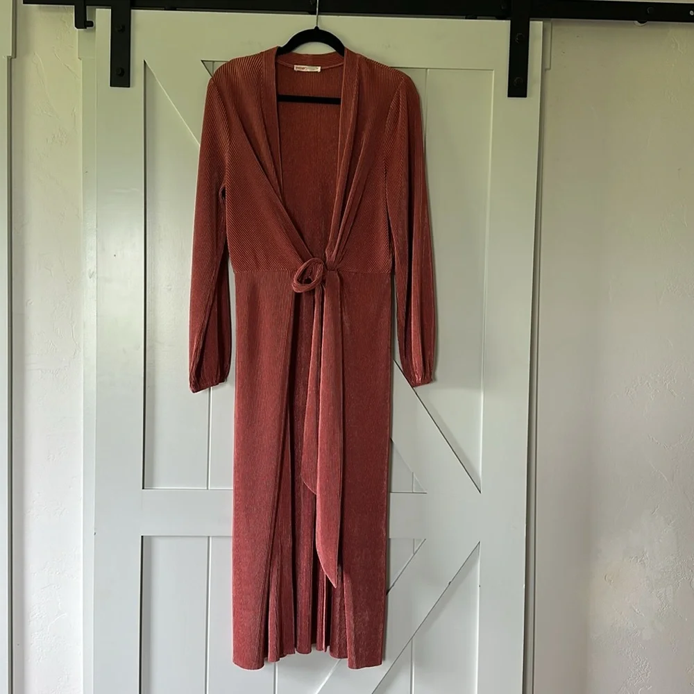 Intempo Kimono Duster in Salmon Color in accordian texture - Picture 4 of 15